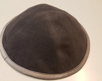 Kippa, Jarmulke, Kippah, Kipa Cordón gris algodón 16-17 cm