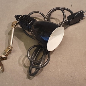 Sewing machine lamp