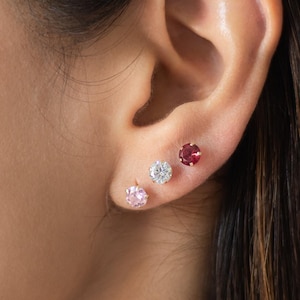 10KゴールドCZスタッドピアス 5mm、スクリューバックピアス、ソリッドゴールドスタッド、軟骨ピアス、ミニマルで繊細なスタッド、普段使いのピアス