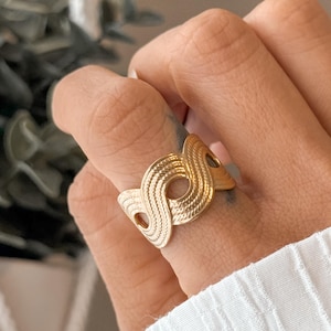Bague vague en or réglable, Bague en or minimaliste, Bague empilable imperméable, Bague tendance plaquée or 18 carats, Bague ouverte moderne
