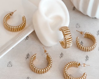 Chunky Ribbed Hoop Earrings-Aesthetic Statement Hoops-Chunky Bolt Hoop Earrings-Tick Chunky Gold Plated Hoops-Daily Wear Chunky Hoops