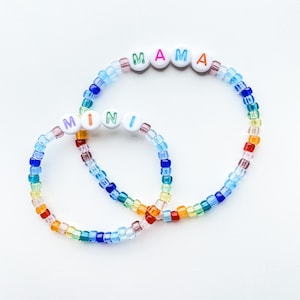 MAMA/MINI Mommy and Me Conjunto de pulseira personalizada com letras e contas e nome - Joia personalizada para presente para mamãe