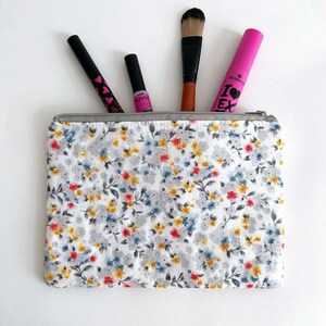Borsa cosmetica floreale, borsa cosmetica trapuntata, borsa da toilette in cotone, borsa cosmetica da viaggio, borsa per trucco in cotone, regalo per lei