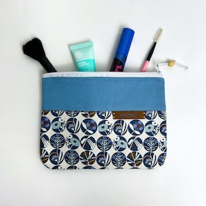 Borsa cosmetica in cotone blu, borse cosmetiche piatte, borsa da toilette in cotone, borsa cosmetica da viaggio, borsa per il trucco in cotone floreale, regalo per lei