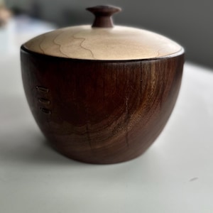 Kom met deksel, walnootolie/wasafwerking 5,5 x 7,5 inch