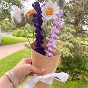 Custom Crochet Flower Bouquet, handmade, gift for mother&#39;s day, anniversary, birthday, graduation, home decoration, forever flower
