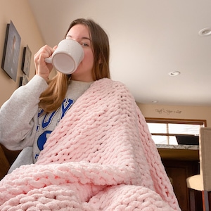 Hand Knit Blanket- Chunky Knit Blanket- Giant Knit Throw- Boho Home Decor- Soft and Comfy Throw Blanket- Gifts for Her- Baby Blanket