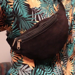 Schöne, praktische Gürteltasche aus Cord.  3 Reißverschluss-Fächer. Umhängetasche, Schultertasche, Crossbody-Bag, Brusttasche, Reisetasche, Partytasche, Festivaltasche, Hundetasche, Fanny Pack,Bum Bag