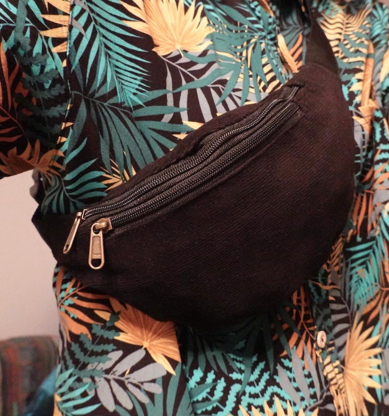 Schöne, praktische Gürteltasche aus Cord.  3 Reißverschluss-Fächer. Umhängetasche, Schultertasche, Crossbody-Bag, Brusttasche, Reisetasche, Partytasche, Festivaltasche, Hundetasche, Fanny Pack,Bum Bag