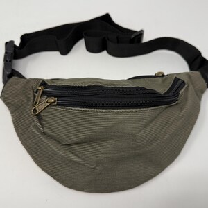 Pochete de veludo cotelê com três compartimentos com zíper. Bolsa de cintura, bolsa de ombro, pochete, bolsa transversal, bolsa de peito, pochete, pochete imagem 4