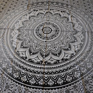 Cotton cloth, wall cloth, beach towel, park blanket, tablecloth, yoga blanket, bed sheet, throw, decoration, mandala, star, black, white, Indian
