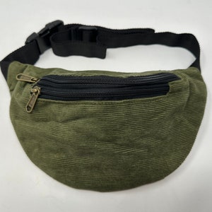 Gürteltasche aus Cord mit 3 Reißverschluss-Fächern. Hüfttasche, Schultertasche, Bauchtasche, Umhängetasche, Brustasche, Fanny Pack, Bum Bag