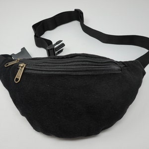 Gürteltasche aus Cord mit 3 Reißverschluss-Fächern. Hüfttasche, Schultertasche, Bauchtasche, Umhängetasche, Brustasche, Fanny Pack, Bum Bag