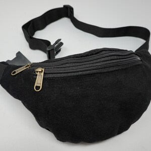 Gürteltasche aus Cord mit 3 Reißverschluss-Fächern. Hüfttasche, Schultertasche, Bauchtasche, Umhängetasche, Brustasche, Fanny Pack, Bum Bag