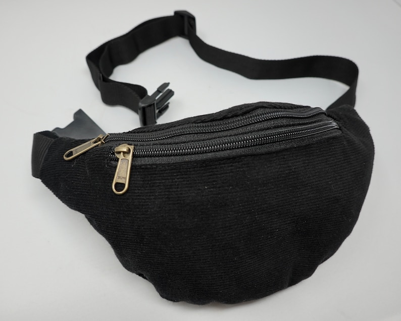 Gürteltasche aus Cord mit 3 Reißverschluss-Fächern. Hüfttasche, Schultertasche, Bauchtasche, Umhängetasche, Brustasche, Fanny Pack, Bum Bag