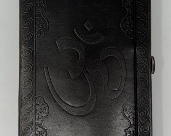 Notitieboekje met leren kaft "OM", vintage. Dagboek, schetsboek, tekenboek, notitieboekje, receptenboek, liedboek, toverboek, leerboek