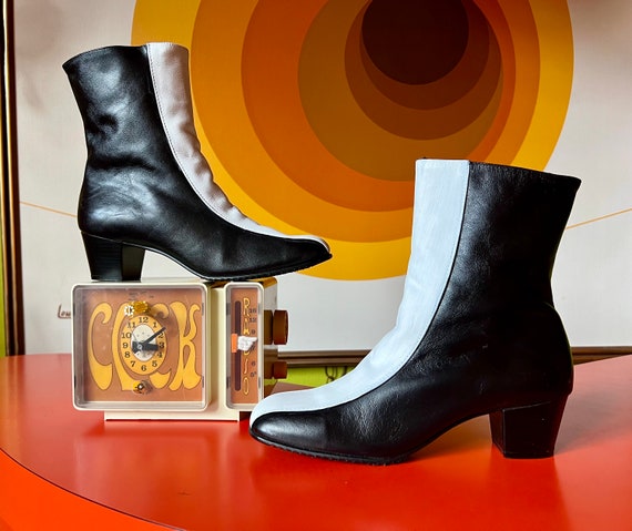 Vintage 60s Mod boots - 1960s Space Age  Go go bo… - image 1