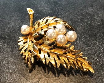 Brooch Lisner Gold Tone with Faux Pearls Stylized Leaf Vintage