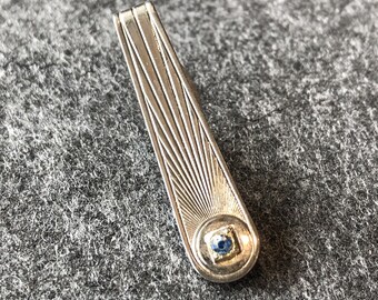 Tie Clip Mid-Century Gleaming Silver-Tone Converging Lines Blue Paste Stone Vintage Men's Jewelry