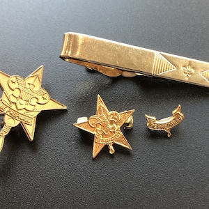 Pins Set of 3 Scouting Mother&#39;s Pins with Gold Tone Tie Clip Vintage