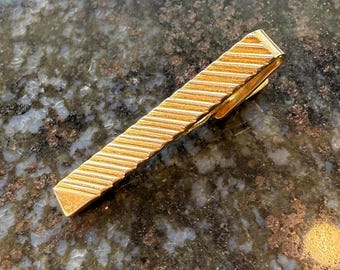 Tie Clip VTG Ridged Diagonal Design in Gold Tone Men's Jewelry