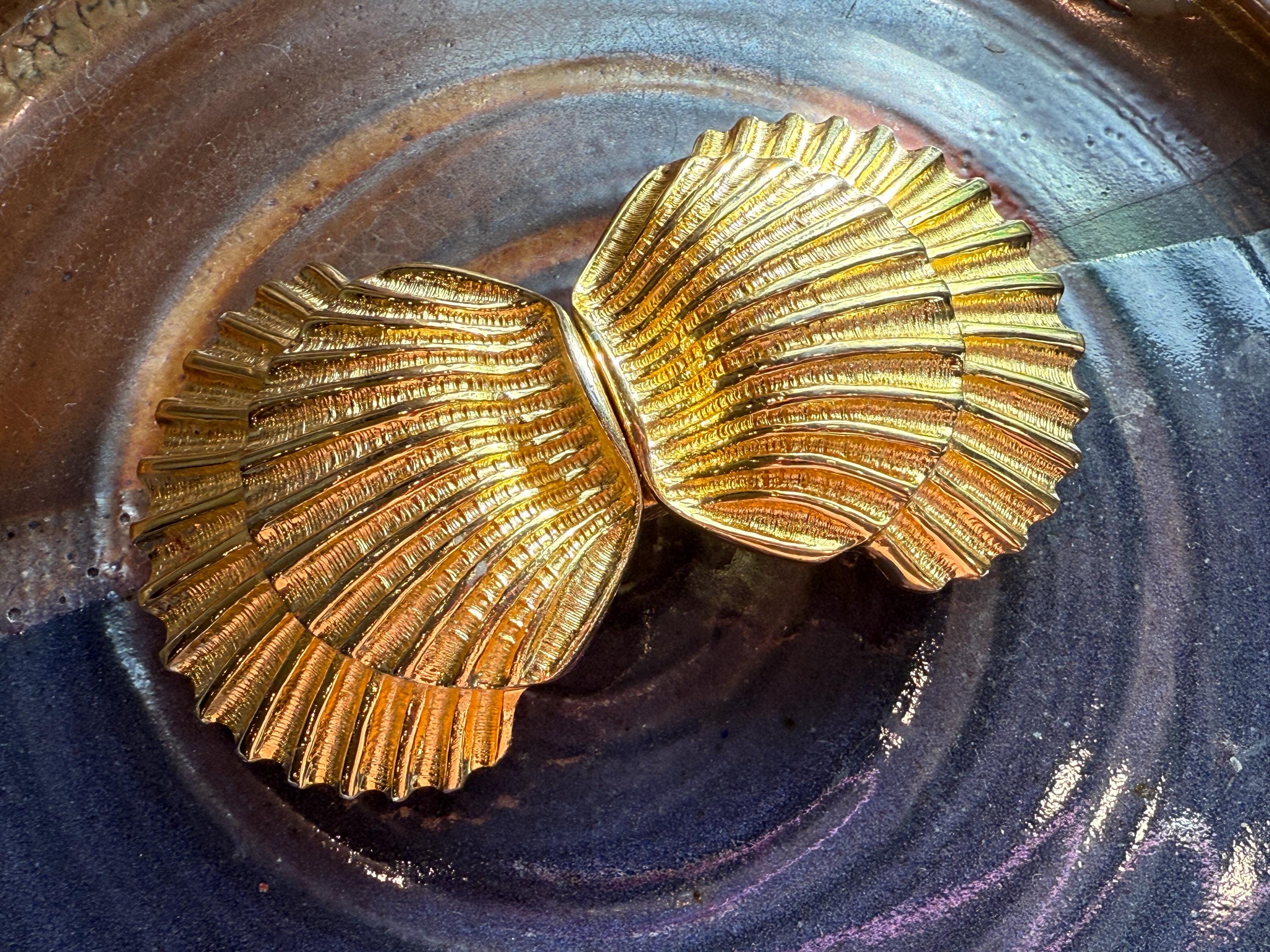 Vintage Douglas Paquette 80s gold stretch seashell belt. great W/ dress, jeans. Vintage 1980 main image 2