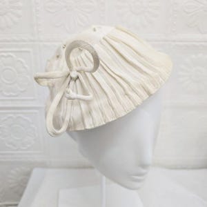 Vintage Hat Ivory White Hat 1950s faille Town Cocktail Hat with 3D bow