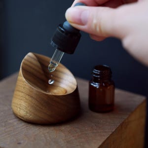 Holz Diffusor für ätherisches Öl, minimalistischer Halter für ätherisches Öl aus Walnussholz, natürlicher Diffusor für ätherisches Öl, Holzgeschenk, Wohnkultur