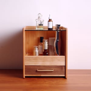 [Island] is a cosmetic & makeup organizer made of American cherry wood and walnut wood, with large capacity for dozens of cosmetics.