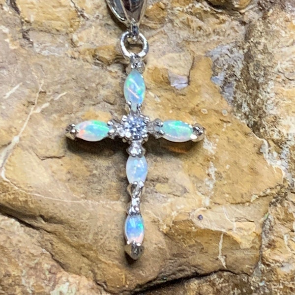 COLLIER CROIX OPALE | Collier en opale naturelle délicate en argent sterling | Collier minimaliste croix | Collier pendentif croix en cristal d'opale