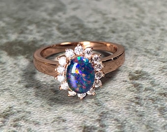 Anillo de ópalo en oro rosa – Plata de ley, halo de circonitas cúbicas