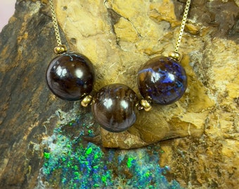 Collar Matrix Opal Slider – Ópalo de Queensland, cadena chapada en oro