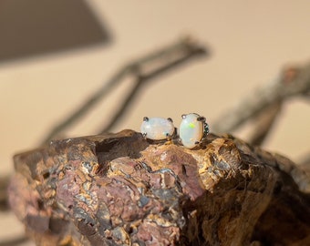 Pendientes de plata de ley con ópalo, delicadas joyas con piedra natal