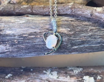 Elegante collar de ópalo de plata esterlina - Colgante de piedra preciosa natural / Collar de plata para mujer / Collar de ópalo blanco para regalo
