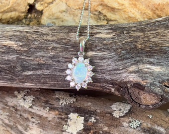 Colgante de ópalo australiano en plata de ley, collar con racimo de circonitas