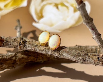 Pendientes de ópalo hechos a mano en plata de ley con baño de oro