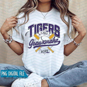 LSU Baseball Tigers PNG, file digitale Geauxmaha 2025, NOLA, baseball, giallo oro viola
