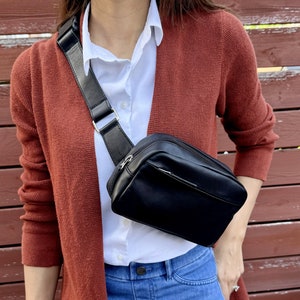 Sac banane personnalisé en cuir véritable pour femme Sac banane personnalisé en cuir pleine fleur Sac banane pour iPhone Pro Max Cadeaux pour elle