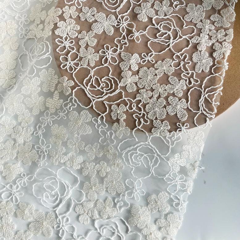 Tela de encaje floral de tul blanco bordado con flores de champán para vestido de bebé, vestido de gala, vestido de novia floral, parte superior de encaje de 51" de ancho