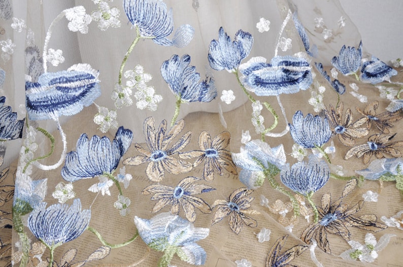 Tissu en dentelle 3 couleurs fleur de lotus bleu broderie exquise tulle doux dentelle de mariage robe de mariée en dentelle tissu 51 largeur par mètre image 3