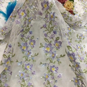 Gebroken witte tule kleine paarse bloem groen blad borduurwerk kant stof voor baby tutu jurk trouwjurk sluier kostuum benodigdheden 51&quot;