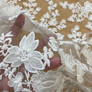 1ヤード アイボリー チュール 絶妙な花の刺繍 柔らかい生地 ウェディング レース ブライダル レース ドレス 生地 幅 51 インチ / ヤード
