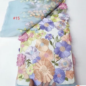 Tissu 3D en tulle brodé de fleurs denses multicolores colorés pour robe de mariée Tissu voile de mariée en dentelle 51 de large #15 purple flower