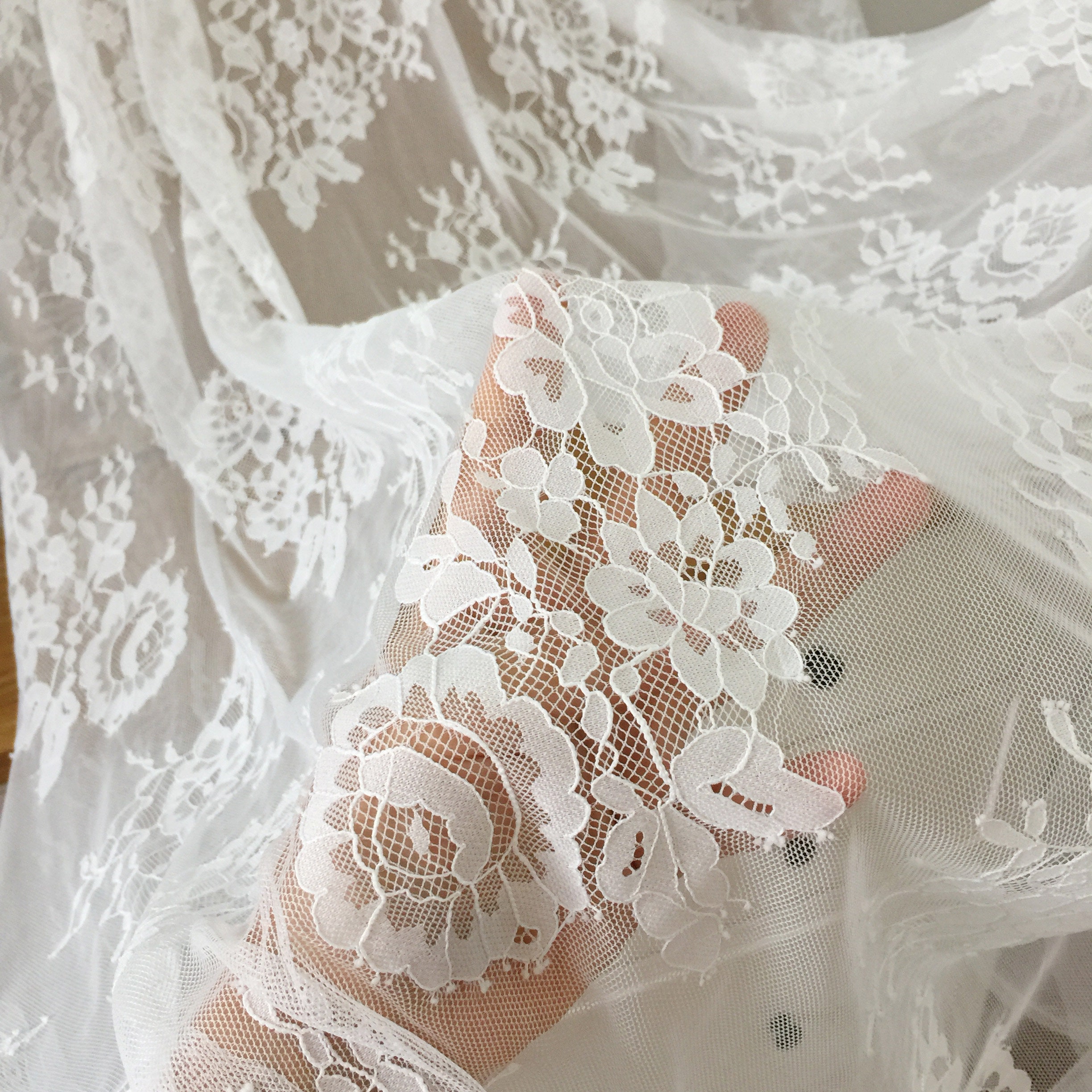 1ヤード ホワイトチュール アリスフラワー刺繍レース生地 花柄レース