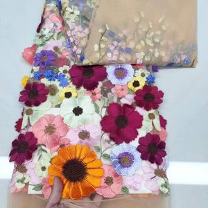 Tissu 3D en tulle brodé de fleurs denses multicolores colorés pour robe de mariée Tissu voile de mariée en dentelle 51 de large # beige tulle