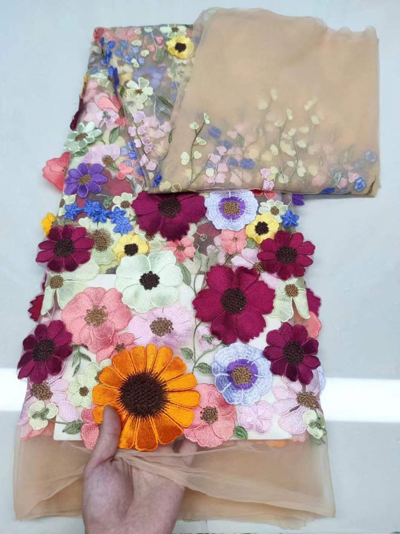 Tissu 3D en tulle brodé de fleurs denses multicolores colorés pour robe de mariée Tissu voile de mariée en dentelle 51 de large # beige tulle