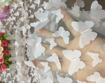 Romantische 3D-kantstof vlinderborduurwerk, levendige 3D-vlinders met zilveren randen, lichtroze vlindertule netstof bruiloftstof
