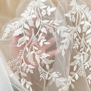1 pair beaded pearl Lace Applique Ivory Retro Flower exquisite embroidery bodice applique Super Luxury Bridal wedding applique veil applique