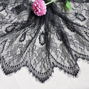 Tessuto in pizzo con finiture in pizzo, ciglia nere da sposa, tessuto da sposa, larghezza 9,84”.