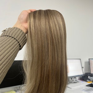 20&quot; Handtied European Human Hair Wig: Light Brown with Blonde Highlights